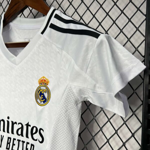 Camiseta y pantalón niños Real Madrid CF 2024/2025 Local